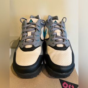 Nike Air Wildwood ACG Desert Sand/Teal Nebula Size 6.5 frt condition W/OG box
